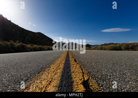 Die California State Route 178 in der Nähe von Walker, Kern County, Kalifornien. Stockfoto