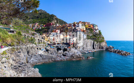 Blick über Manarola Dorf, La Spezia, Ligurien, Italien Stockfoto