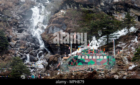 Lord Shiva Idol in der Nähe von neuen Baba Mandir auf der alten Seidenstraße, Sikkim, Indien Stockfoto