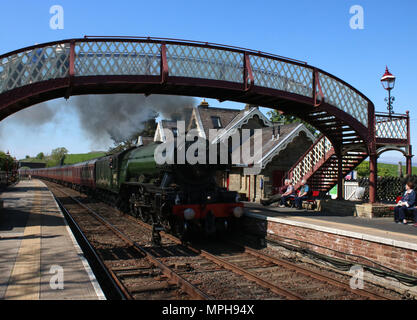 Gresley A3 Pacific Steam Loco Flying Scotsman schleppen die Kathedralen Express Zug durch Kirkby Stephen auf der Carlisle Leitung vereinbaren. Stockfoto