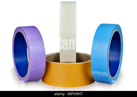 Vier Rollen mit mehreren farbigen Klebeband, auf weißem Hintergrund, mit gespeicherten Pfad. Stockfoto