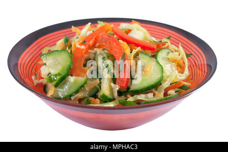 Salat mit Roten Paprika, Kohl, Gurke, Karotte Öl und Zitronensaft Stockfoto