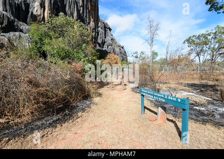 Zugriff auf Wullumba Aboriginal Kunst Website in Chillagoe-Mungana Caves National Park, Far North Queensland, FNQ, QLD, Australien Stockfoto