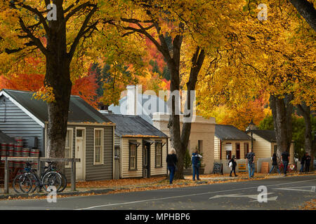 Herbst Farbe und historischen Cottages, Arrowtown, in der Nähe von Queenstown, Otago, Südinsel, Neuseeland Stockfoto