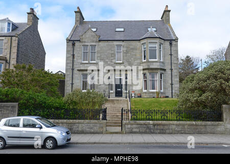 Älteres Haus, das in den Gassen von Lerwick die Hauptstadt der Shetland Inseln, alten Granitgebäude Stockfoto