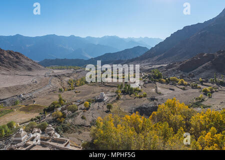 Trockene Landschaft Blick von Lamayuru Kloster. Leh, Ladakh, Indien Stockfoto