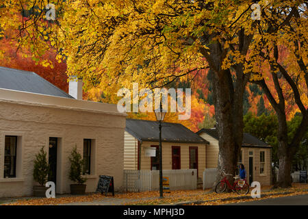 Herbst Farbe und historischen Cottages, Arrowtown, in der Nähe von Queenstown, Otago, Südinsel, Neuseeland Stockfoto