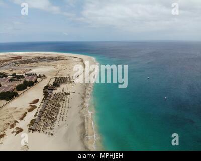 Luftaufnahme der tollen Strand in Cape Verde (Kap Verde) Mai 2018 mit einer Drohne Stockfoto