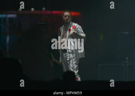 Post Malone Performing Live auf der Bühne des Sahara 2018 Coachella Musikfestival. Mit: Post Malone Wo: Coachella, California, United States Wenn: 22 Apr 2018 Credit: WENN.com Stockfoto