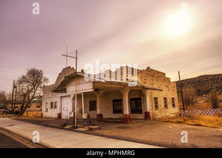 Verlassene Tankstelle an der historischen Route 66 in Arizona Stockfoto