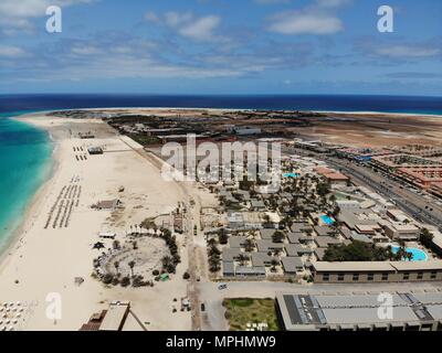 Luftaufnahme der tollen Strand in Cape Verde (Kap Verde) Mai 2018 mit einer Drohne Stockfoto