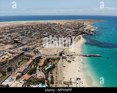Luftaufnahme der tollen Strand in Cape Verde (Kap Verde) Mai 2018 mit einer Drohne Stockfoto