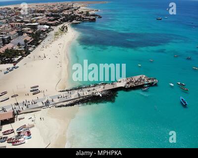 Luftaufnahme der tollen Strand in Cape Verde (Kap Verde) Mai 2018 mit einer Drohne Stockfoto
