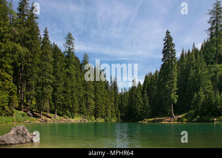 Schön, Farbe See Lago di Braies in Dolomiten 2 - Italien Europa Stockfoto