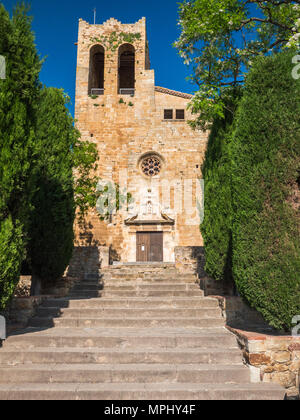 Blick auf Saint Peter's Kirche im Dorf von Pals, Katalonien, Spanien Stockfoto