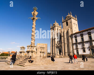 PORTO, PORTUGAL - 12. FEBRUAR 2018: die Kathedrale von Porto (Se do Porto) Platz mit Pranger (Pelourinho) Spalte im historischen Zentrum von Porto. Stockfoto