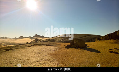 Boulder Landschaft in der Nähe von Djanet im Tassili, Algerien Stockfoto