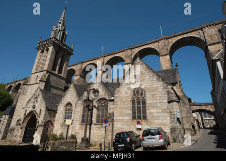 Blick auf die Kirche und die von Morlaix Morlaix Viadukt, Morlaix, Finistère, Bretagne, Frankreich. Stockfoto