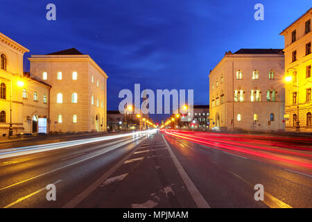 Kirche St. Louis bei Nacht, München, Deutschland Stockfoto