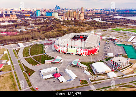 Moskau, Russland - 24 April 2018: Luftaufnahme von Spartak Stadium Otkritie Arena. Schöne Panorama der modernen Spartak Stadium von oben. Stockfoto