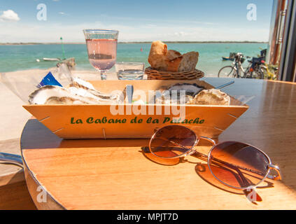 Fisch und Meeresfrüchte in einem Restaurant am Strand des Les-Portes-en-Ré Stockfoto