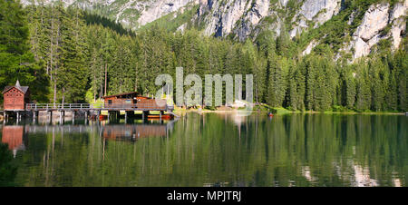 Schön, Farbe See Lago di Braies in Dolomiten 3 - Italien Europa Stockfoto