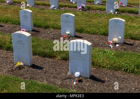 Carlisle, PA, USA - 26. Juni 2016: Gräber der gebürtigen amerikanischen Jugendlichen, die Carlisle Indian Industrial School in Carlisle besucht. Stockfoto