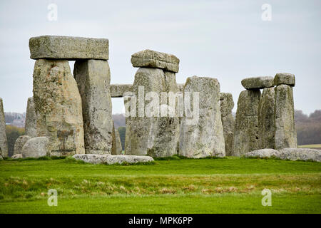 Der Kreis der so trilithon Steine auf der gegenüberliegenden Seite der Avenue Stonehenge wiltshire England Großbritannien Stockfoto