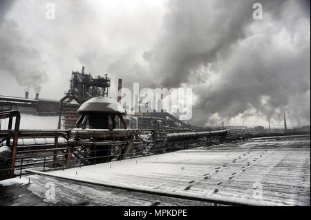 Rauch der Schwerindustrie ist hervorgehoben Stockfoto