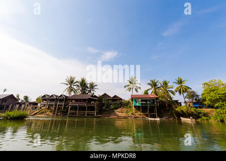 Don Det Insel vom Boot während der Reise am Mekong in Laos. Landschaft der Natur und Dorf auf vier zu Tausenden Inseln Si Phan Don in so Stockfoto