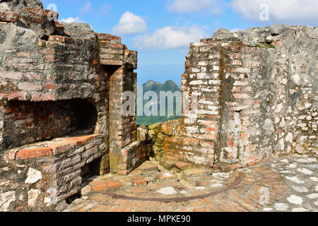 Gebirge über Haiti und bleibt der Französische Bouillabaisse la Ferriere auf der Spitze eines Berges gebaut Stockfoto