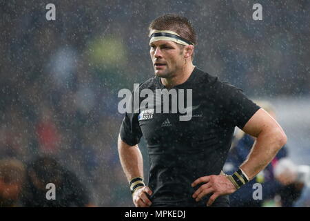 Richie McCaw (Kapitän) Während der IRB-RWC 2015 Ð Halbfinale 1 für Match 45, zwischen Südafrika V Neuseeland bei Twickenham Stadium. London, England. 25. Oktober 2015 --- Bild von: © Paul Cunningham Stockfoto