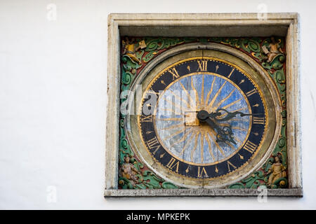 Kirche des Heiligen Geistes, Pühavaimu, Tallinn Harju, Estland: die älteste Uhr in Estland, datiert 1684 Stockfoto