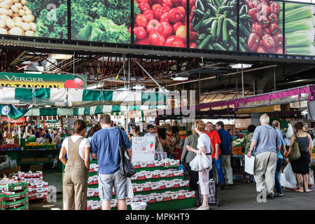 Montreal Kanada, Provinz Quebec, Little Italy, Avenue Casgrain, öffentlicher Markt von Jean Talon, Produkte, Käufer, Kanada070706028 Stockfoto