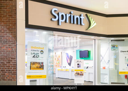 Philadelphia, Pennsylvania, 21. Mai 2018: Sprint store Exterieur und Logo. Sprint ist ein United States Telecommunications Holdinggesellschaft tproviding Mobilfunkdiensten Stockfoto