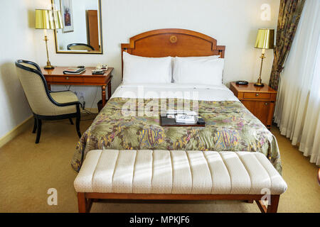 Montreal Kanada, Provinz Quebec, Fairmont Queen Elizabeth, Hotel, modellhafte Gästezimmer, Bett, Möbel, Unterkunft, Kanada070706125 Stockfoto