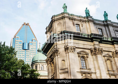 Montreal, Kanada, Provinz Quebec, Kathedrale Marie reine du Monde, Kathedrale, Kirche, Büroturm 1000 de la Gauchetiere, Besucher reisen auf Reisen Stockfoto