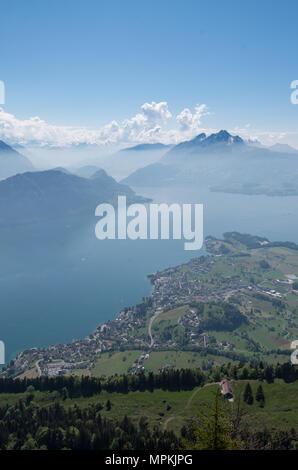 Blick auf den Pilatus, Burgenstock und weggis von Mt Rigi in der Schweiz in der Nähe von Luzern Stockfoto