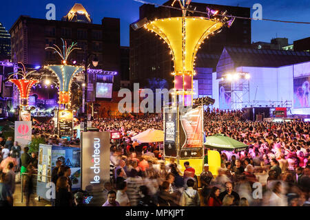 Kanada, Kanada, Provinz Quebec, französische Sprache, zweisprachig, Montreal, Place des Arts, Montreal International Jazz Festival, Festivals fair, audienc Stockfoto