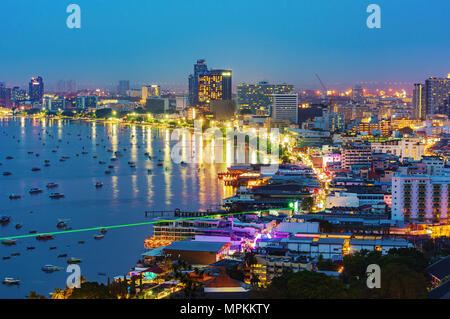 Pattaya City und die vielen Boote andocken, Thailand Stockfoto