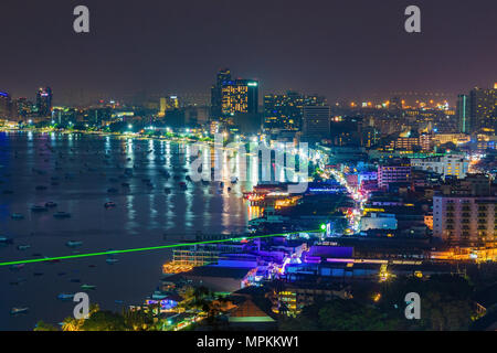 Pattaya City und die vielen Boote andocken In der Nacht, Thailand Stockfoto