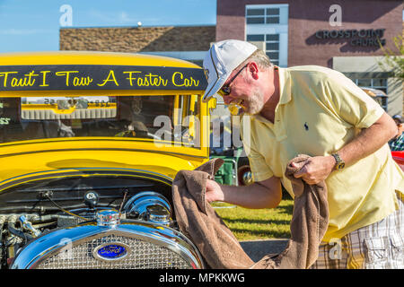 Oldtimer-Show hilft Geld für Missionen in der Crosspoint Church in Gulfport, Mississippi, USA zu sammeln Stockfoto