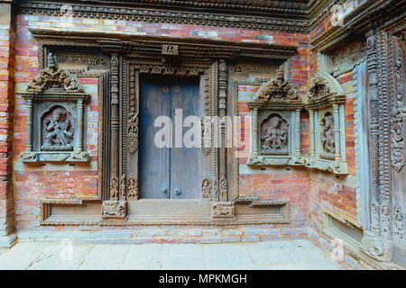 Mul Chowk Innenhof, Wand geschnitzte Statuen, Hanuman Dhoka Palast, Patan Durbar Square, UNESCO-Weltkulturerbe, Kathmandu Tal, Lalitpur, Nep Stockfoto