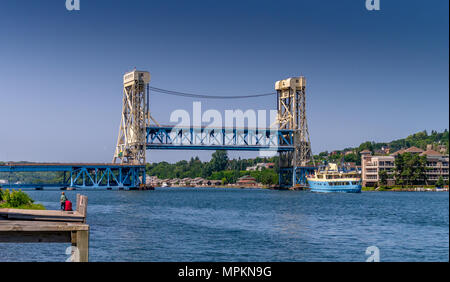 Portage Hubbrücke, Houghton, Michigan - der weltweit schwersten und größten Doppelklicken decked Vertikale-lift Bridge Stockfoto