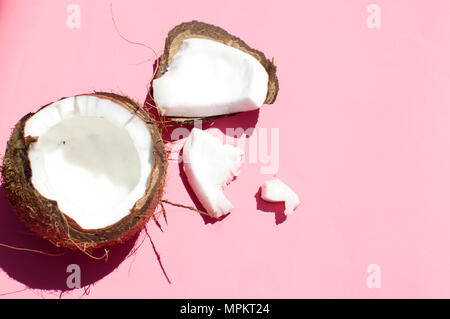 Kokosnuss auf rosa Hintergrund Stockfoto
