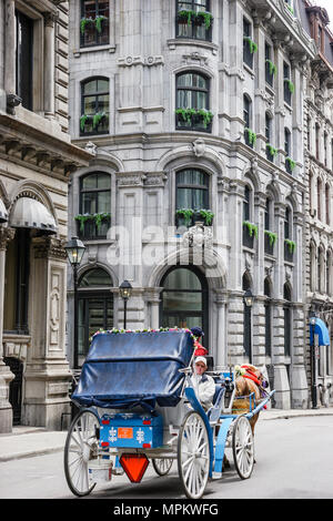 Montreal Kanada, Provinz Quebec, Rue Sainte Helene, Vieux Montreal, Kutsche mit Pferdeschlitten, Architektur, historische Gebäude, Skyline der Stadt, Kanada07070705 Stockfoto