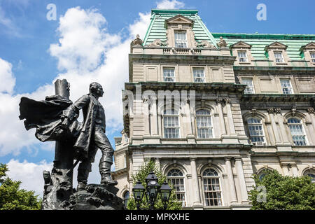 Montreal Kanada, Provinz Quebec, Vieux Montreal, Rathaus, Gebäude, erbaut 1890, historische Architektur, Vauquelin-Statue, Militärheld, Kanada070708071 Stockfoto