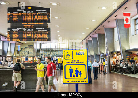 Montreal Kanada, Provinz Quebec, Gare Centrale, Hauptbahnhof, Fahrplan, Ticketausstellung, Passagierpassagiere Fahrer, Vorboarding-Bereich, Schild, Canada0 Stockfoto