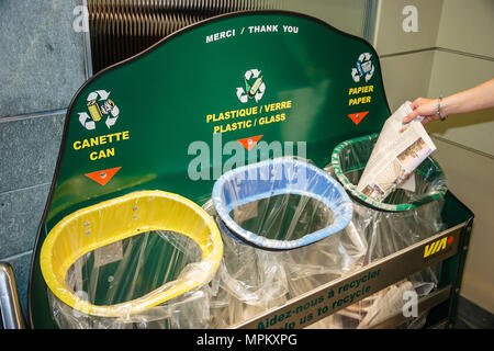 Montreal Kanada, Provinz Quebec, Gare Centrale, Hauptbahnhof, Recycling-Behälter, Dosen, Kunststoff, Glas, Papier, Canada070708103 Stockfoto