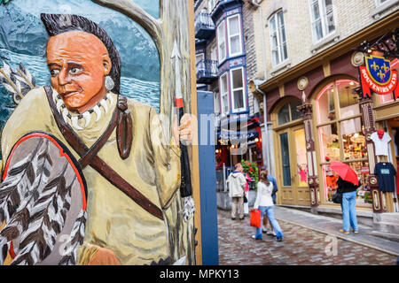 Quebec Kanada, Unterstadt, Rue Saint Pierre, Indianer der Ureinwohner, Holzschnitzerei, Shopping Shopper Shopper shoppen shops Markt Märkte Marktplatz kaufen s Stockfoto